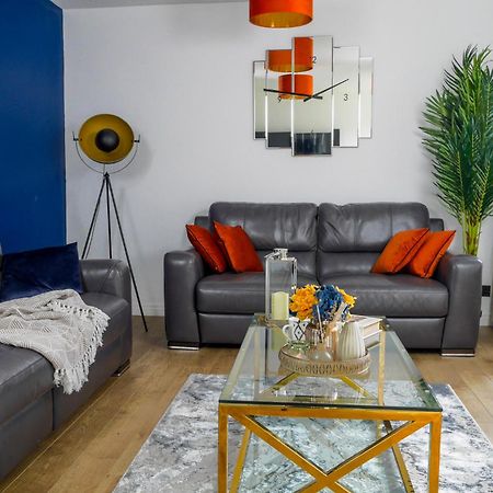 Modern 4 Bedroom Detatched House Стоктон-он-Тис Экстерьер фото