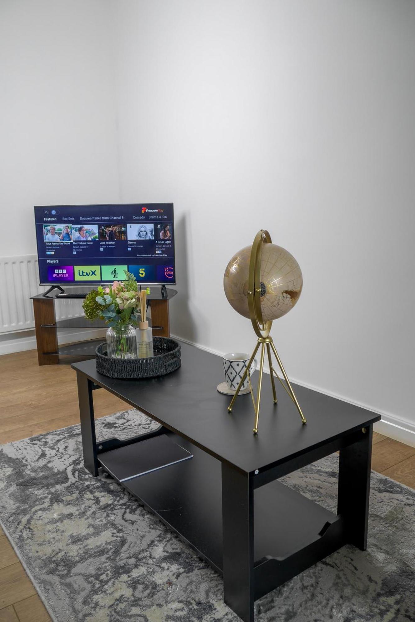 Modern 4 Bedroom Detatched House Стоктон-он-Тис Экстерьер фото