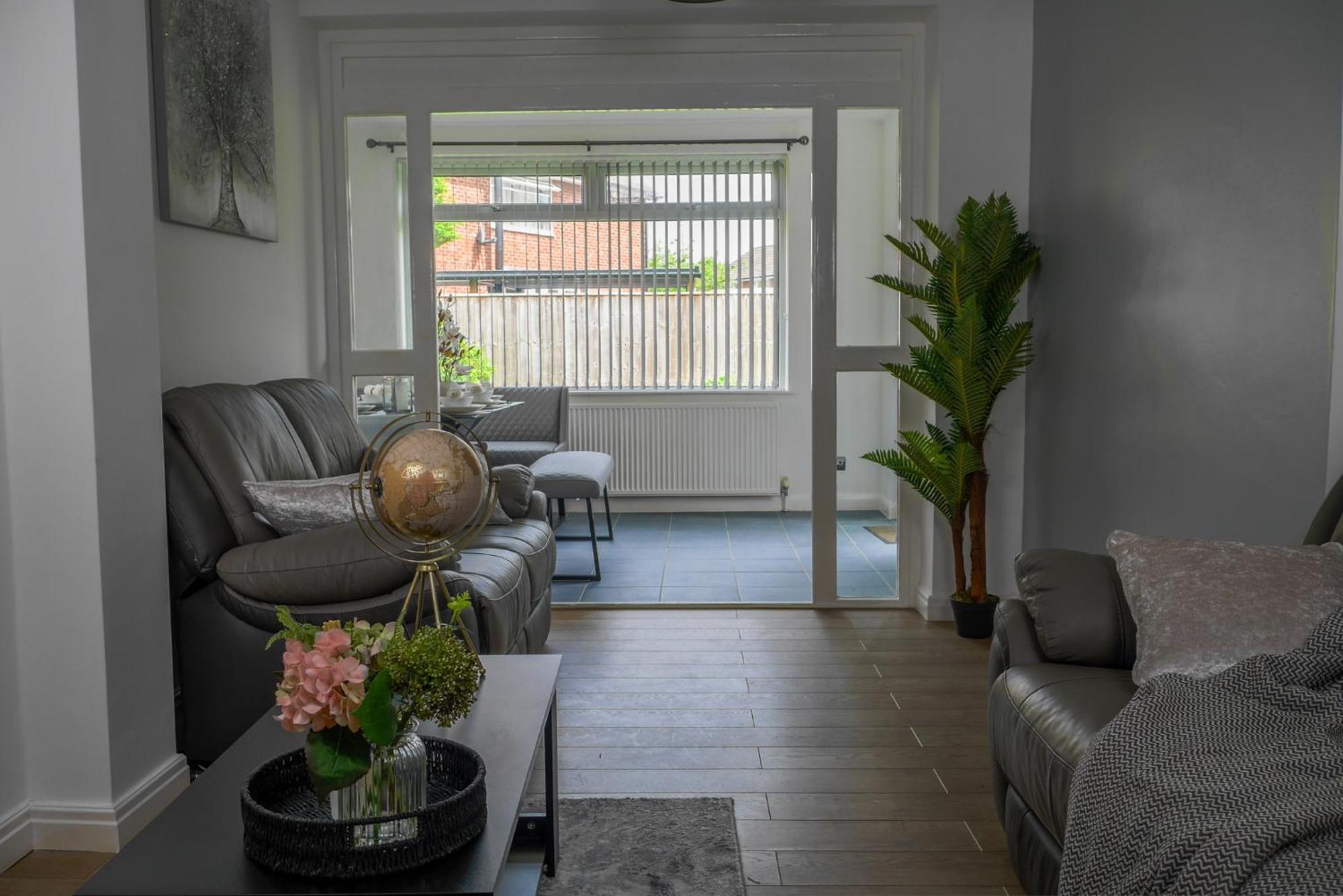 Modern 4 Bedroom Detatched House Стоктон-он-Тис Экстерьер фото