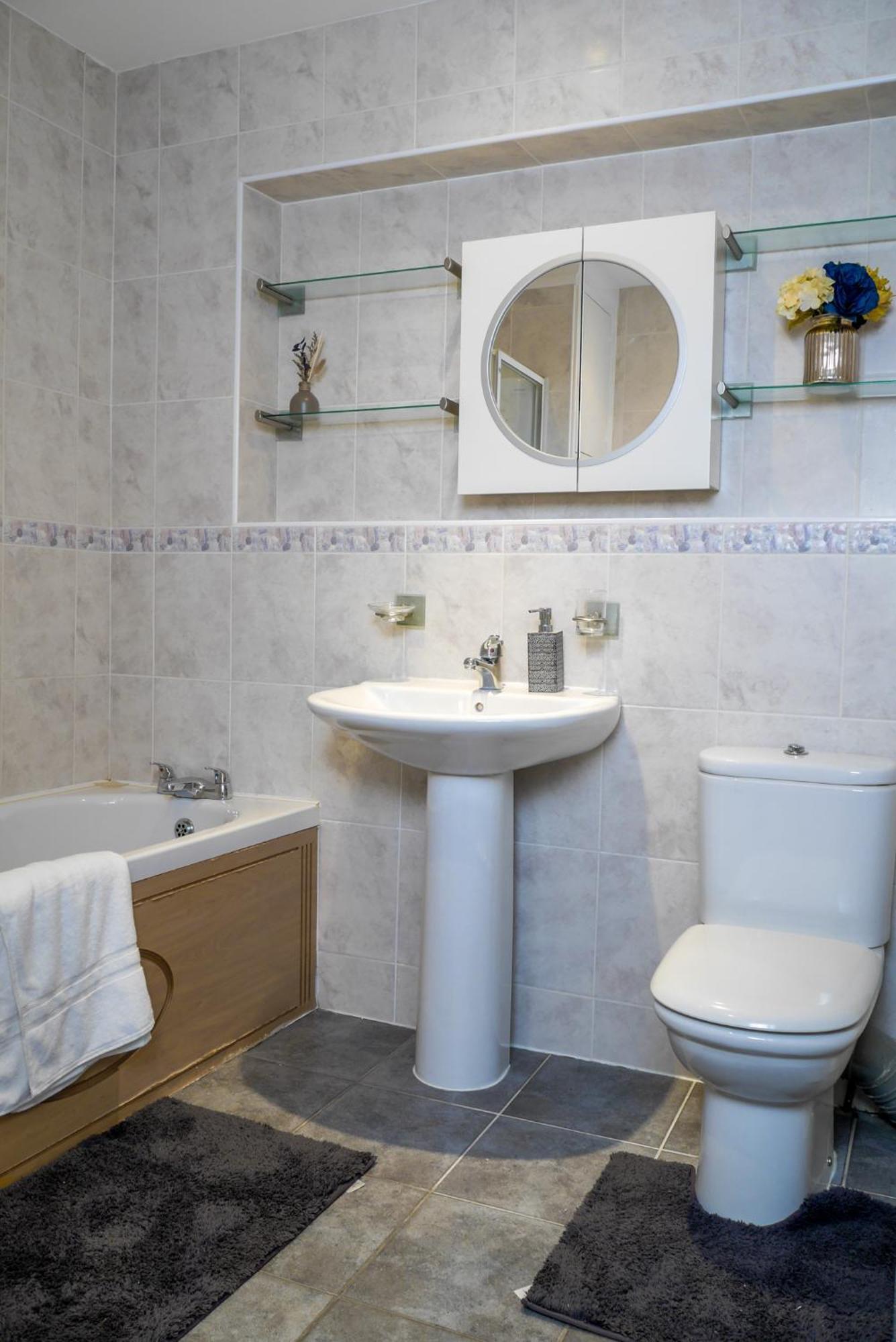 Modern 4 Bedroom Detatched House Стоктон-он-Тис Экстерьер фото