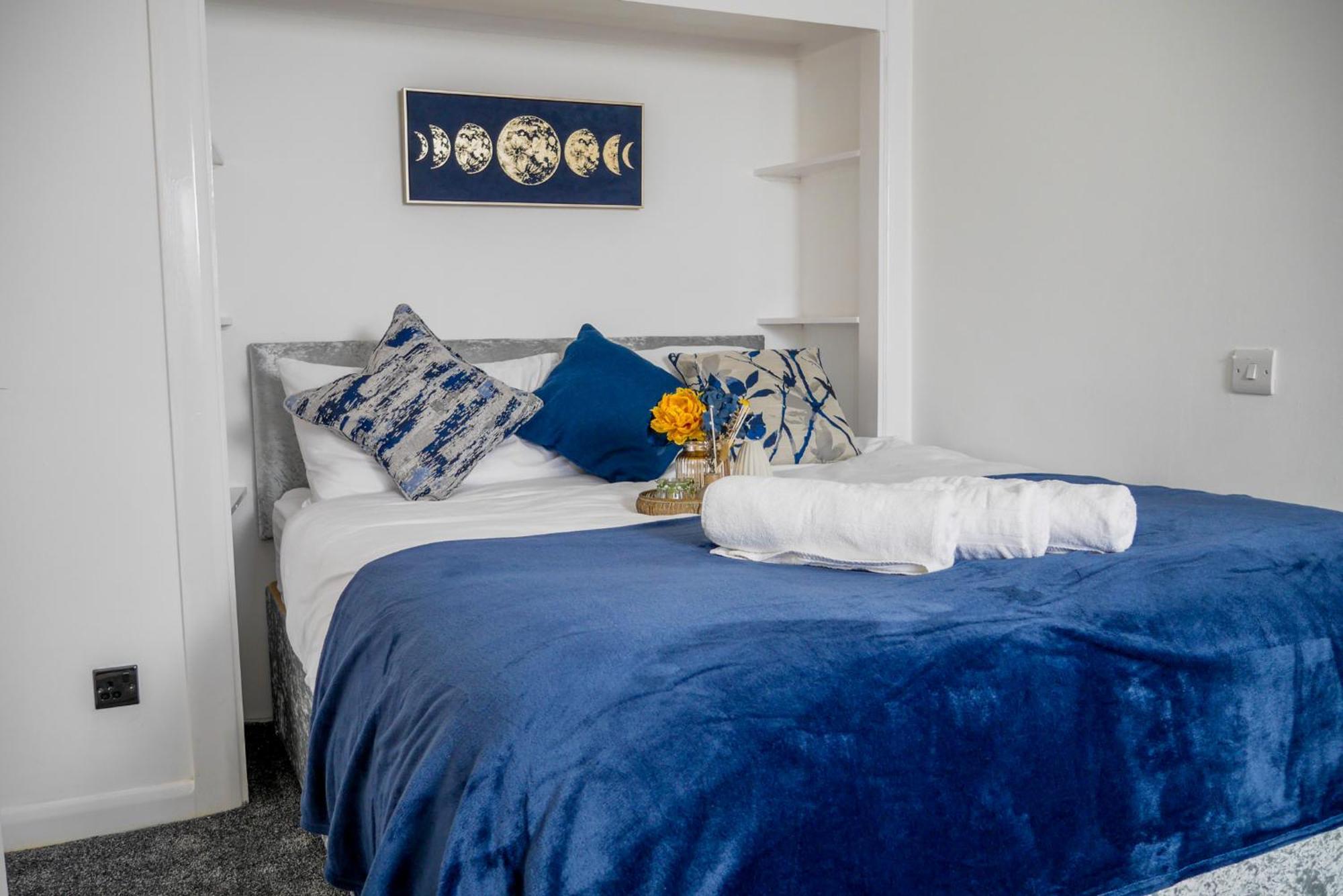 Modern 4 Bedroom Detatched House Стоктон-он-Тис Экстерьер фото