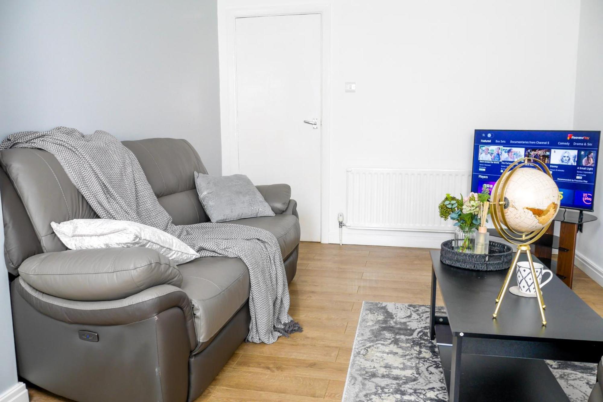 Modern 4 Bedroom Detatched House Стоктон-он-Тис Экстерьер фото