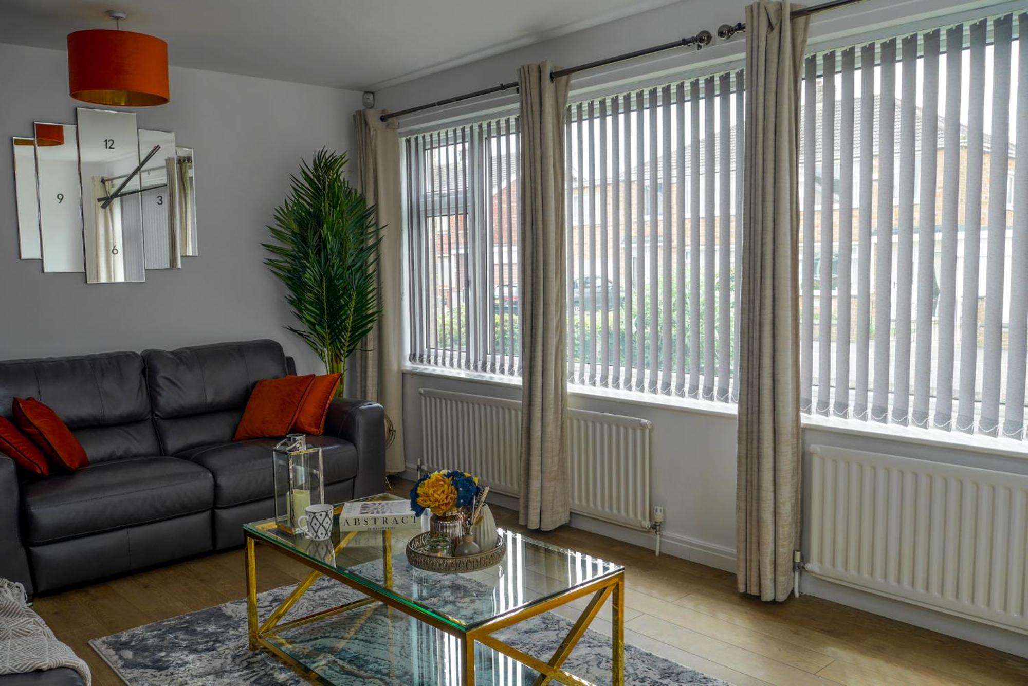 Modern 4 Bedroom Detatched House Стоктон-он-Тис Экстерьер фото