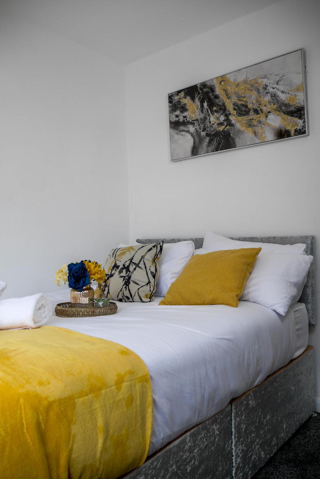 Modern 4 Bedroom Detatched House Стоктон-он-Тис Экстерьер фото