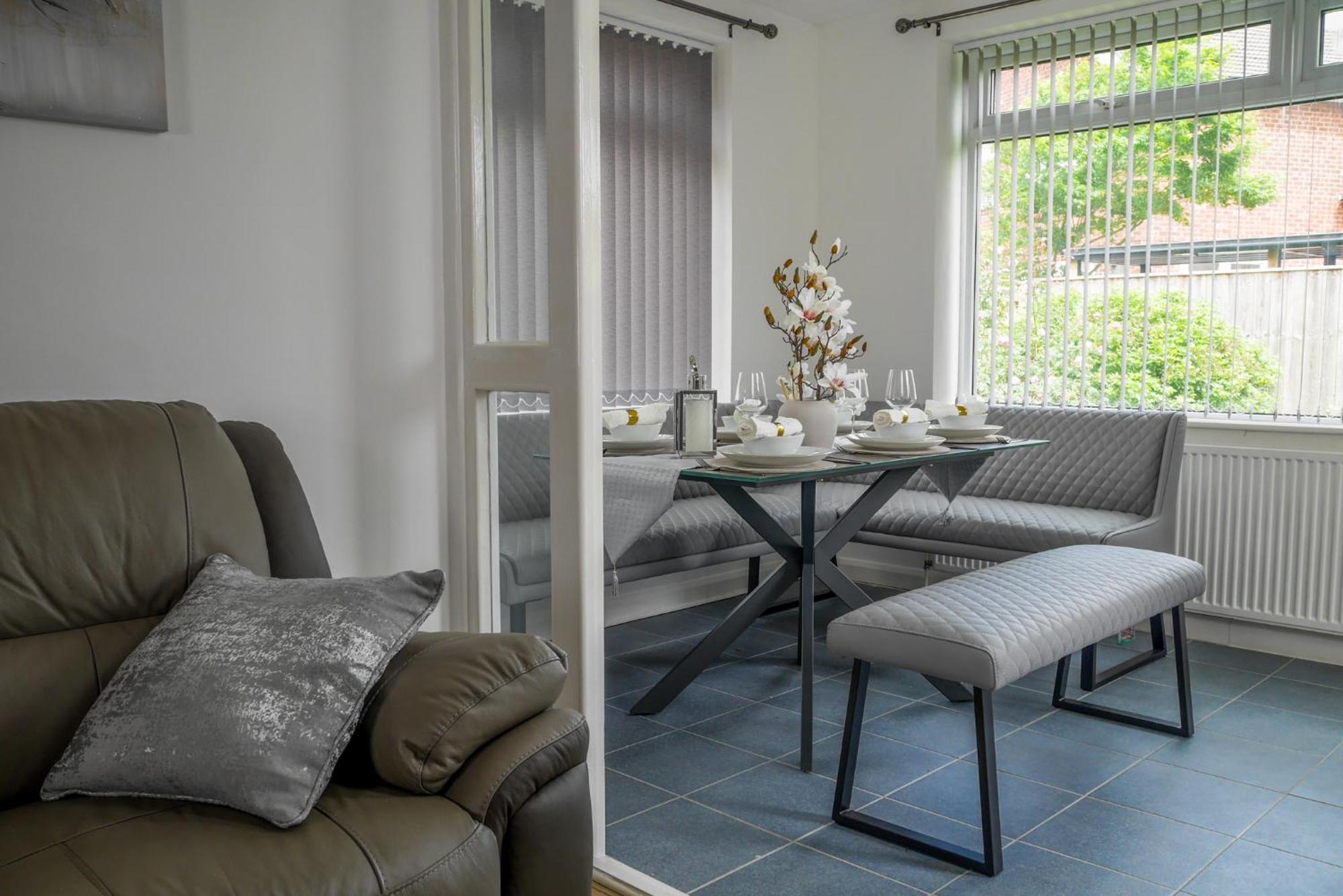 Modern 4 Bedroom Detatched House Стоктон-он-Тис Экстерьер фото