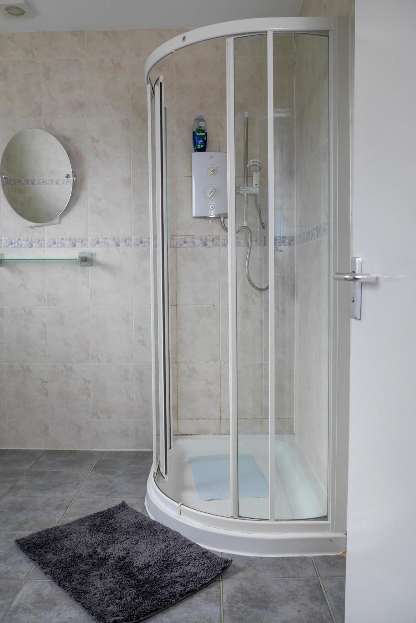 Modern 4 Bedroom Detatched House Стоктон-он-Тис Экстерьер фото