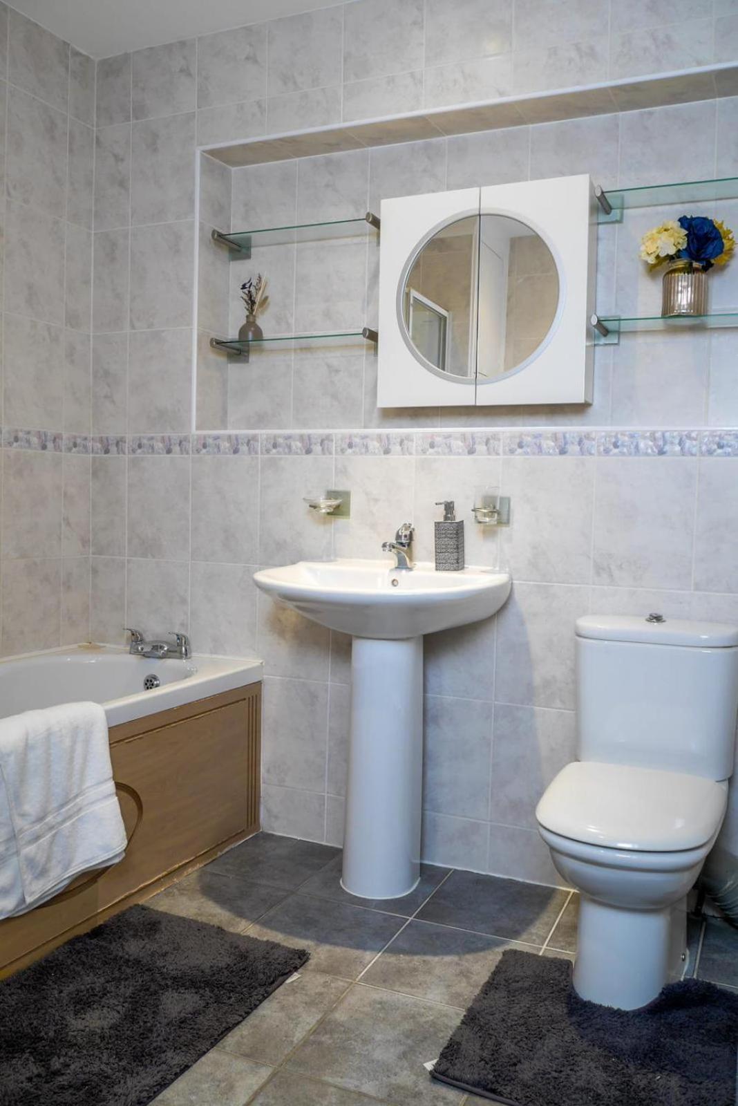 Modern 4 Bedroom Detatched House Стоктон-он-Тис Экстерьер фото